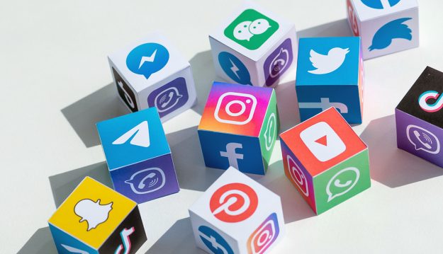 A paper cubes collection with printed logos of world-famous social networks and online messengers.